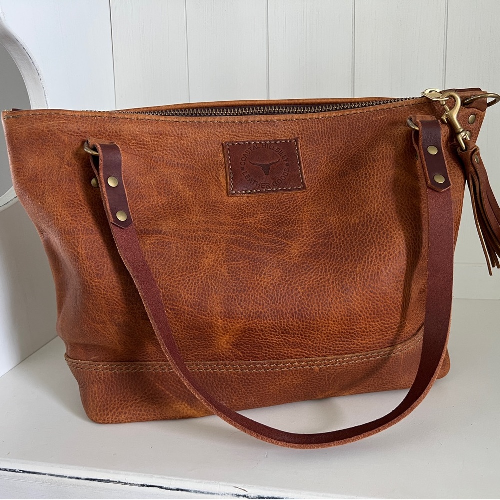 Coastal Hillbilly Shoulder Carry in Worn Saddle